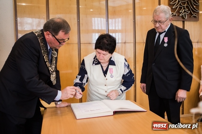 Zdjęcie w galerii na portalu naszraciborz.pl: Złote gody w Pietrowicach Wielkich - dziewięć par świętowało jubileusz 50-lecia pożycia małżeńskiego wiadomości z regionu