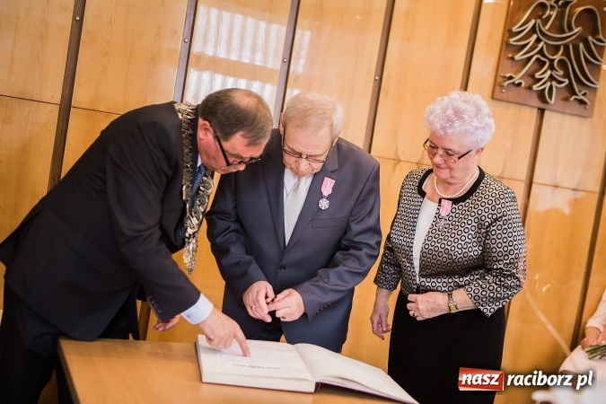 Zdjęcie w galerii na portalu naszraciborz.pl: Złote gody w Pietrowicach Wielkich - dziewięć par świętowało jubileusz 50-lecia pożycia małżeńskiego wiadomości z regionu