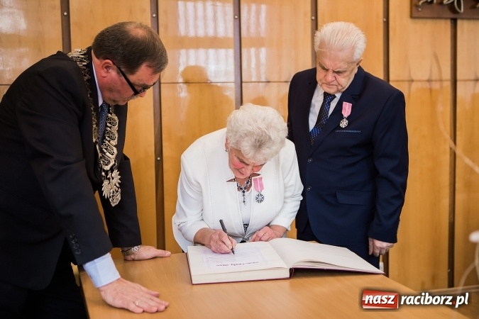 Zdjęcie w galerii na portalu naszraciborz.pl: Złote gody w Pietrowicach Wielkich - dziewięć par świętowało jubileusz 50-lecia pożycia małżeńskiego wiadomości z regionu