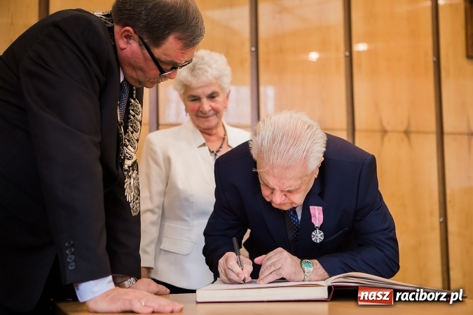 Zdjęcie w galerii na portalu naszraciborz.pl: Złote gody w Pietrowicach Wielkich - dziewięć par świętowało jubileusz 50-lecia pożycia małżeńskiego wiadomości z regionu