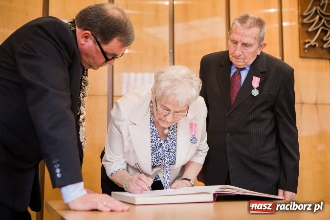 Zdjęcie w galerii na portalu naszraciborz.pl: Złote gody w Pietrowicach Wielkich - dziewięć par świętowało jubileusz 50-lecia pożycia małżeńskiego wiadomości z regionu