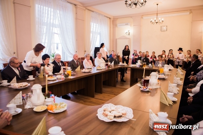 Zdjęcie w galerii na portalu naszraciborz.pl: Złote gody w Pietrowicach Wielkich - dziewięć par świętowało jubileusz 50-lecia pożycia małżeńskiego wiadomości z regionu