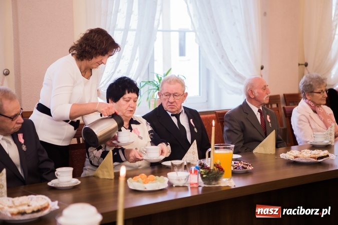 Zdjęcie w galerii na portalu naszraciborz.pl: Złote gody w Pietrowicach Wielkich - dziewięć par świętowało jubileusz 50-lecia pożycia małżeńskiego wiadomości z regionu