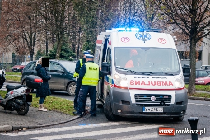 Zdjęcie w galerii na portalu naszraciborz.pl: Zderzenie skutera z fiatem przy Słowackiego wiadomości z regionu