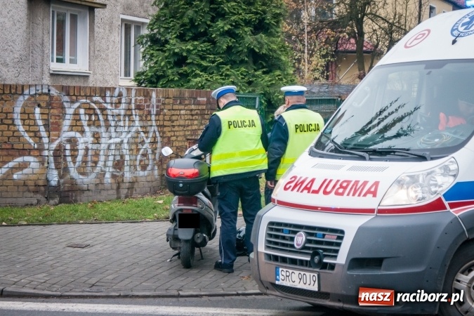 Zdjęcie w galerii na portalu naszraciborz.pl: Zderzenie skutera z fiatem przy Słowackiego wiadomości z regionu