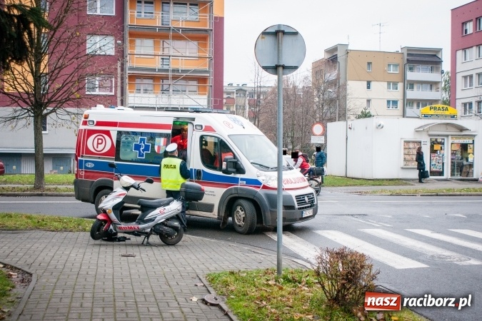 Zdjęcie w galerii na portalu naszraciborz.pl: Zderzenie skutera z fiatem przy Słowackiego wiadomości z regionu