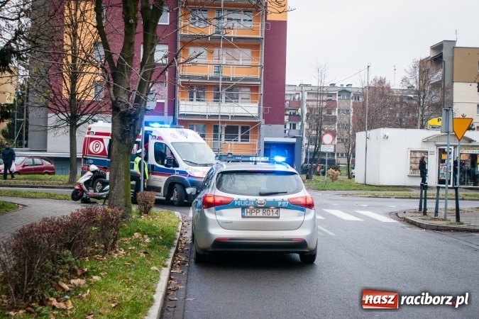 Zdjęcie w galerii na portalu naszraciborz.pl: Zderzenie skutera z fiatem przy Słowackiego wiadomości z regionu