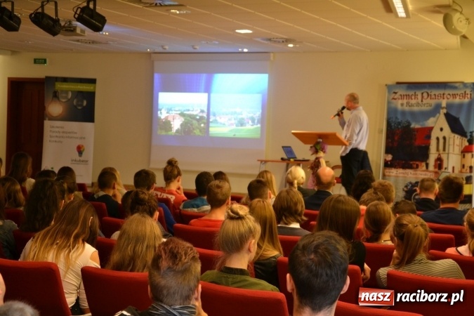 Zdjęcie w galerii na portalu naszraciborz.pl: Jak założyć działalność gospodarczą w miejscu zamieszkania? Ostatni dzień Światowego Tygodnia Przedsiębiorczości na raciborskim zamku  wiadomości z regionu