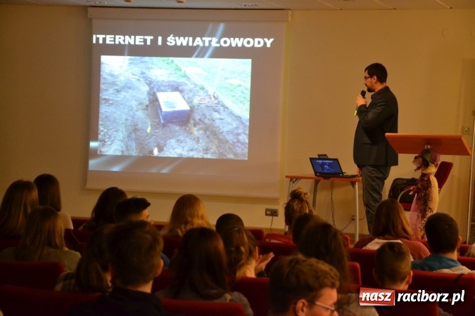 Zdjęcie w galerii na portalu naszraciborz.pl: Jak założyć działalność gospodarczą w miejscu zamieszkania? Ostatni dzień Światowego Tygodnia Przedsiębiorczości na raciborskim zamku  wiadomości z regionu