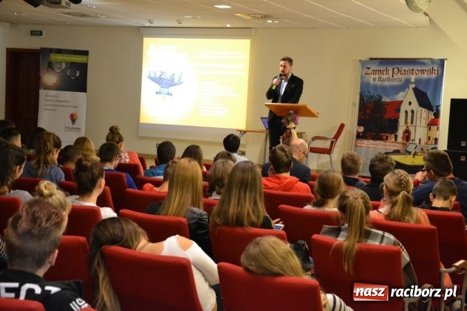 Zdjęcie w galerii na portalu naszraciborz.pl: Jak założyć działalność gospodarczą w miejscu zamieszkania? Ostatni dzień Światowego Tygodnia Przedsiębiorczości na raciborskim zamku  wiadomości z regionu