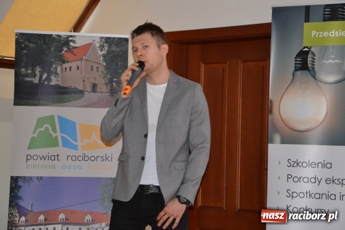 Zdjęcie w galerii na portalu naszraciborz.pl: Jak założyć działalność gospodarczą w miejscu zamieszkania? Ostatni dzień Światowego Tygodnia Przedsiębiorczości na raciborskim zamku  wiadomości z regionu