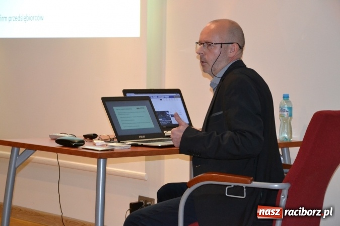 Zdjęcie w galerii na portalu naszraciborz.pl: Jak założyć działalność gospodarczą w miejscu zamieszkania? Ostatni dzień Światowego Tygodnia Przedsiębiorczości na raciborskim zamku  wiadomości z regionu