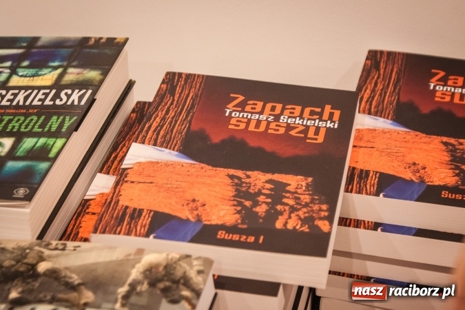 Zdjęcie w galerii na portalu naszraciborz.pl: Tomasz Sekielski: Nie dam sobie przypiąć politycznej łatki. Spotkanie z czytelnikami w Raciborzu wiadomości z regionu