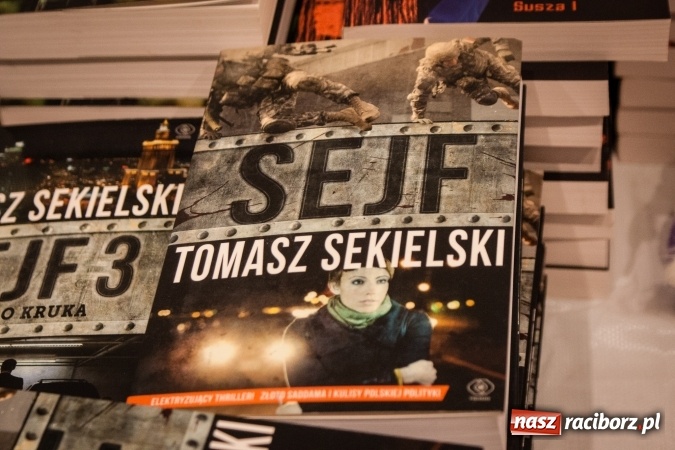 Zdjęcie w galerii na portalu naszraciborz.pl: Tomasz Sekielski: Nie dam sobie przypiąć politycznej łatki. Spotkanie z czytelnikami w Raciborzu wiadomości z regionu