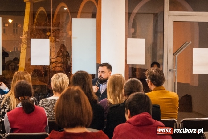 Zdjęcie w galerii na portalu naszraciborz.pl: Tomasz Sekielski: Nie dam sobie przypiąć politycznej łatki. Spotkanie z czytelnikami w Raciborzu wiadomości z regionu