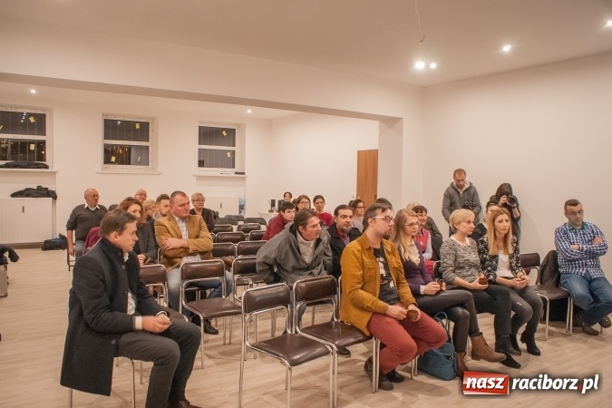 Zdjęcie w galerii na portalu naszraciborz.pl: Tomasz Sekielski: Nie dam sobie przypiąć politycznej łatki. Spotkanie z czytelnikami w Raciborzu wiadomości z regionu