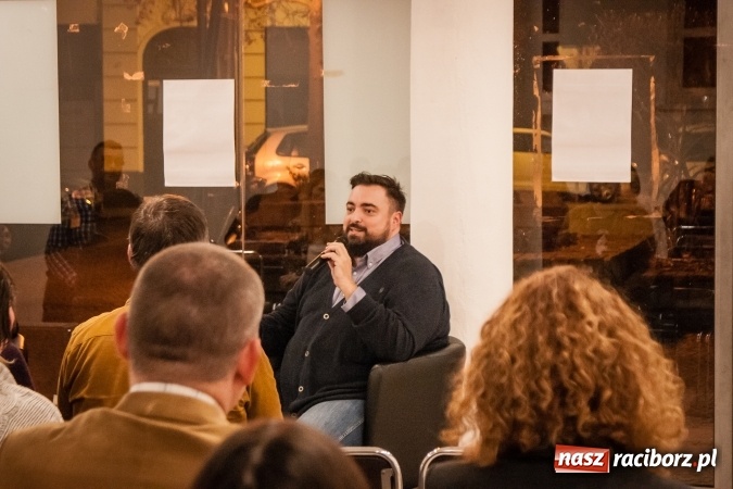 Zdjęcie w galerii na portalu naszraciborz.pl: Tomasz Sekielski: Nie dam sobie przypiąć politycznej łatki. Spotkanie z czytelnikami w Raciborzu wiadomości z regionu