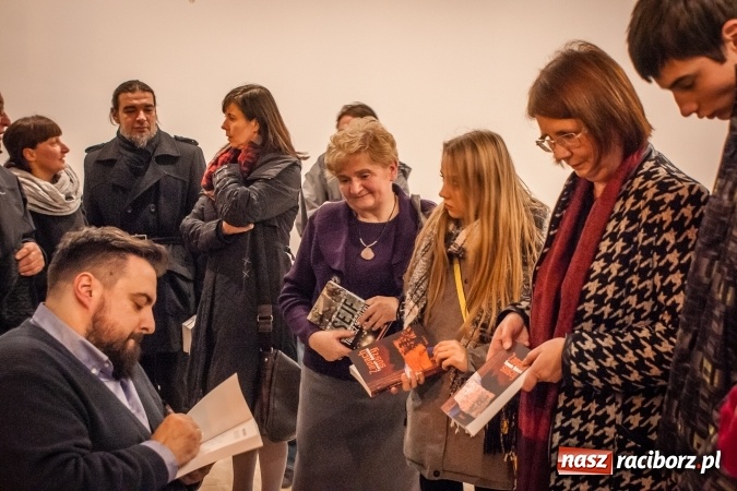 Zdjęcie w galerii na portalu naszraciborz.pl: Tomasz Sekielski: Nie dam sobie przypiąć politycznej łatki. Spotkanie z czytelnikami w Raciborzu wiadomości z regionu