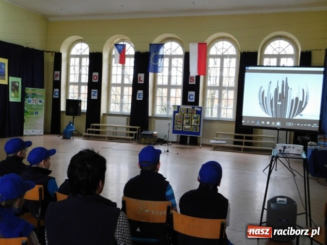 Zdjęcie w galerii na portalu naszraciborz.pl: Ekologiczne spotkanie polsko-czeskie w SP 4  wiadomości z regionu