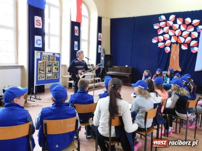 Zdjęcie w galerii na portalu naszraciborz.pl: Ekologiczne spotkanie polsko-czeskie w SP 4  wiadomości z regionu