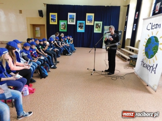 Zdjęcie w galerii na portalu naszraciborz.pl: Ekologiczne spotkanie polsko-czeskie w SP 4  wiadomości z regionu