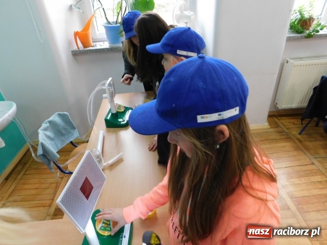 Zdjęcie w galerii na portalu naszraciborz.pl: Ekologiczne spotkanie polsko-czeskie w SP 4  wiadomości z regionu