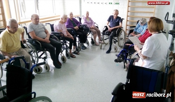 Zdjęcie w galerii na portalu naszraciborz.pl: Terapia książką w raciborskim szpitalu  wiadomości z regionu