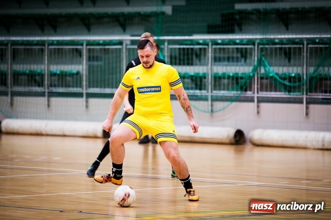 Zdjęcie w galerii na portalu naszraciborz.pl: Rozpoczął się drugi weekend Halowej Ligi Piłki Nożnej. Willa Wiktoria zmiażdżyła Castoramę, ekipa Bruki Trawiński minimalnie lepsza wiadomości z regionu