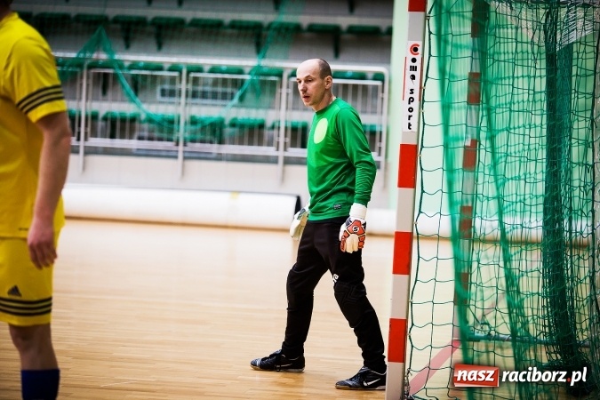 Zdjęcie w galerii na portalu naszraciborz.pl: Rozpoczął się drugi weekend Halowej Ligi Piłki Nożnej. Willa Wiktoria zmiażdżyła Castoramę, ekipa Bruki Trawiński minimalnie lepsza wiadomości z regionu