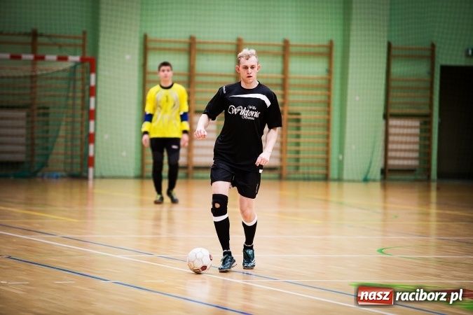 Zdjęcie w galerii na portalu naszraciborz.pl: Rozpoczął się drugi weekend Halowej Ligi Piłki Nożnej. Willa Wiktoria zmiażdżyła Castoramę, ekipa Bruki Trawiński minimalnie lepsza wiadomości z regionu
