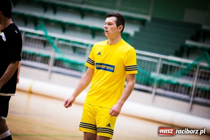 Zdjęcie w galerii na portalu naszraciborz.pl: Rozpoczął się drugi weekend Halowej Ligi Piłki Nożnej. Willa Wiktoria zmiażdżyła Castoramę, ekipa Bruki Trawiński minimalnie lepsza wiadomości z regionu