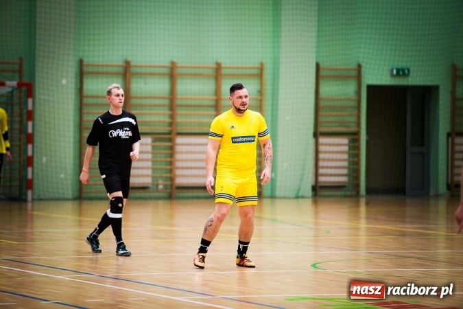 Zdjęcie w galerii na portalu naszraciborz.pl: Rozpoczął się drugi weekend Halowej Ligi Piłki Nożnej. Willa Wiktoria zmiażdżyła Castoramę, ekipa Bruki Trawiński minimalnie lepsza wiadomości z regionu