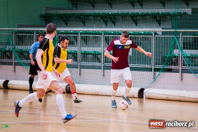 Zdjęcie w galerii na portalu naszraciborz.pl: Rozpoczął się drugi weekend Halowej Ligi Piłki Nożnej. Willa Wiktoria zmiażdżyła Castoramę, ekipa Bruki Trawiński minimalnie lepsza wiadomości z regionu