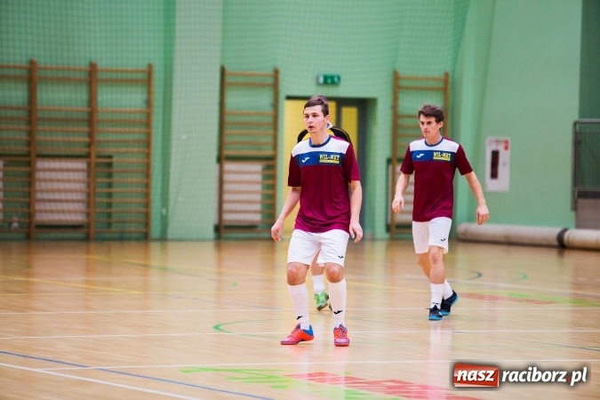 Zdjęcie w galerii na portalu naszraciborz.pl: Rozpoczął się drugi weekend Halowej Ligi Piłki Nożnej. Willa Wiktoria zmiażdżyła Castoramę, ekipa Bruki Trawiński minimalnie lepsza wiadomości z regionu