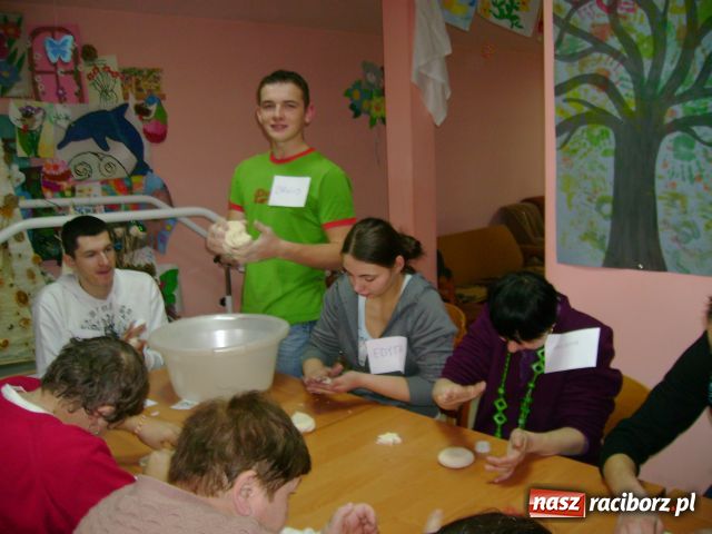 Zdjęcie w galerii na portalu naszraciborz.pl: Młodzież w Różanym Pałacu wiadomości z regionu