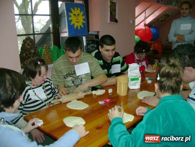 Zdjęcie w galerii na portalu naszraciborz.pl: Młodzież w Różanym Pałacu wiadomości z regionu