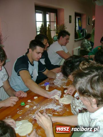 Zdjęcie w galerii na portalu naszraciborz.pl: Młodzież w Różanym Pałacu wiadomości z regionu