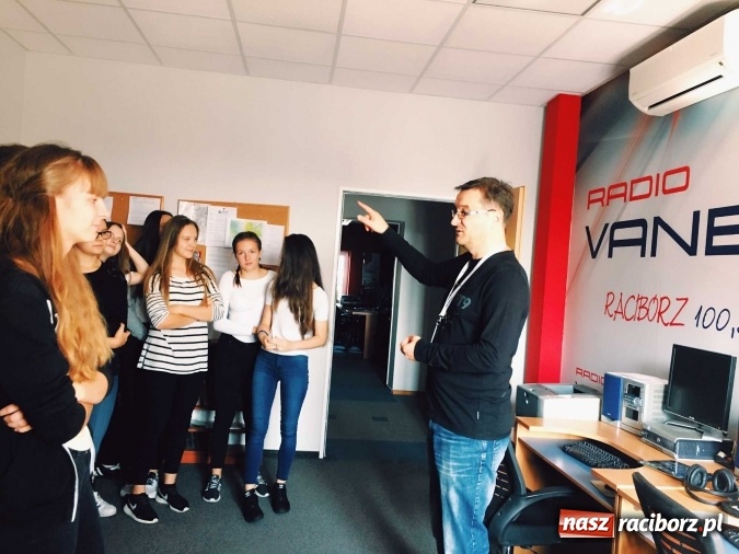 Zdjęcie w galerii na portalu naszraciborz.pl: Nasze Radio - zbliża się finał projektu ZSO w Chałupkach  wiadomości z regionu