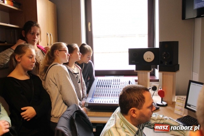 Zdjęcie w galerii na portalu naszraciborz.pl: Nasze Radio - zbliża się finał projektu ZSO w Chałupkach  wiadomości z regionu