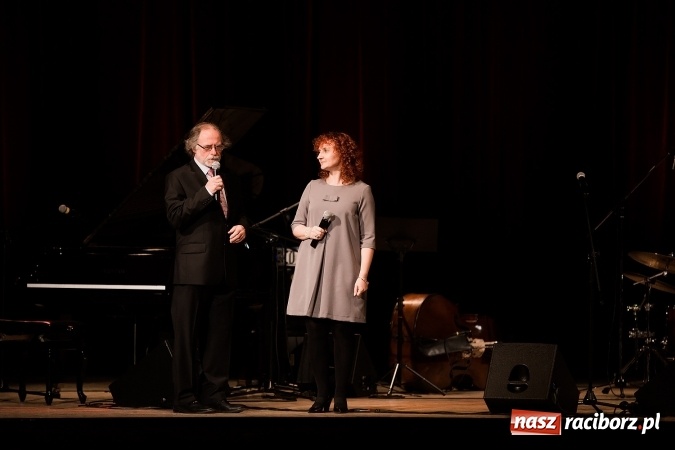 Zdjęcie w galerii na portalu naszraciborz.pl: Władysław Mołdrzyk z nagrodą animatora kultury. Hanna Banaszak na finał Palm Jazz wiadomości z regionu