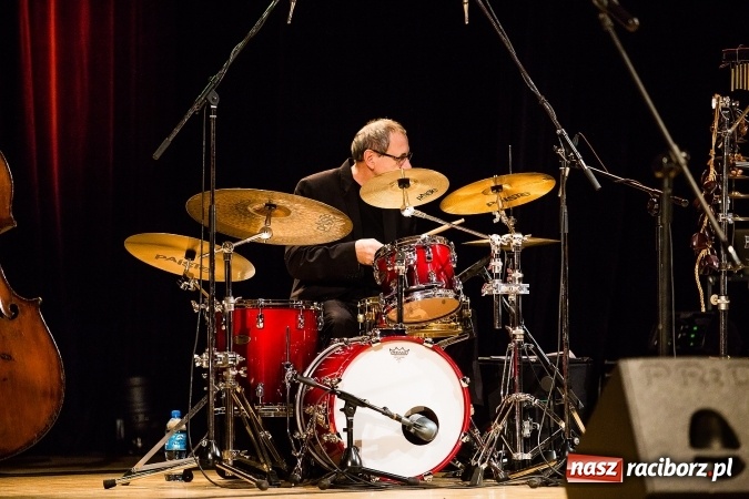 Zdjęcie w galerii na portalu naszraciborz.pl: Władysław Mołdrzyk z nagrodą animatora kultury. Hanna Banaszak na finał Palm Jazz wiadomości z regionu