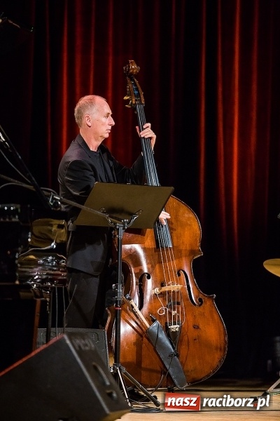 Zdjęcie w galerii na portalu naszraciborz.pl: Władysław Mołdrzyk z nagrodą animatora kultury. Hanna Banaszak na finał Palm Jazz wiadomości z regionu