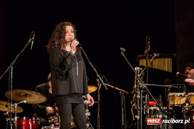 Zdjęcie w galerii na portalu naszraciborz.pl: Władysław Mołdrzyk z nagrodą animatora kultury. Hanna Banaszak na finał Palm Jazz wiadomości z regionu