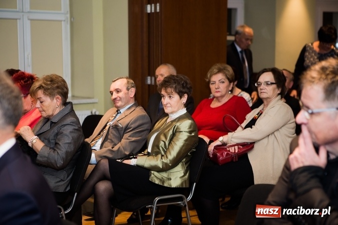 Zdjęcie w galerii na portalu naszraciborz.pl: Władysław Mołdrzyk z nagrodą animatora kultury. Hanna Banaszak na finał Palm Jazz wiadomości z regionu