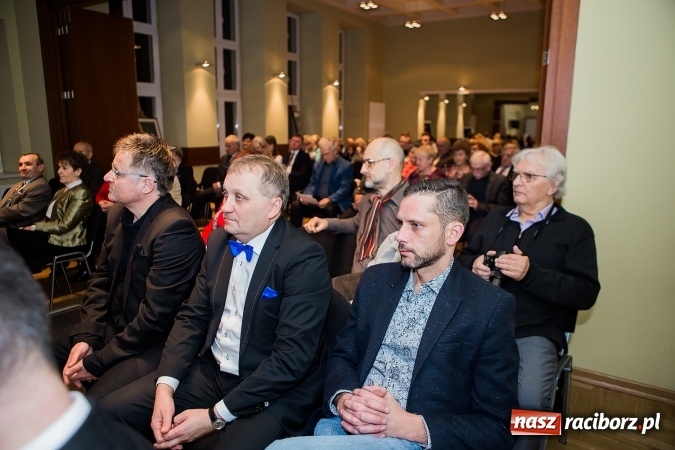 Zdjęcie w galerii na portalu naszraciborz.pl: Władysław Mołdrzyk z nagrodą animatora kultury. Hanna Banaszak na finał Palm Jazz wiadomości z regionu