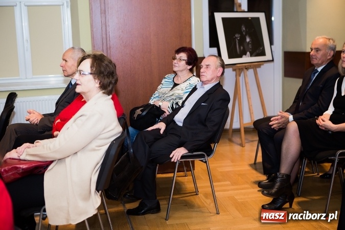 Zdjęcie w galerii na portalu naszraciborz.pl: Władysław Mołdrzyk z nagrodą animatora kultury. Hanna Banaszak na finał Palm Jazz wiadomości z regionu