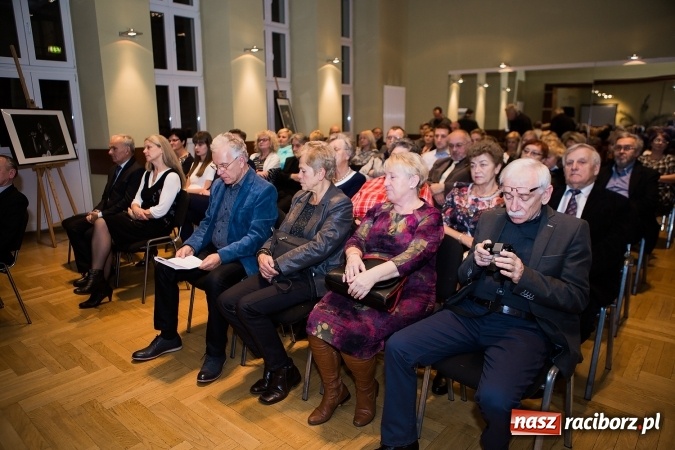 Zdjęcie w galerii na portalu naszraciborz.pl: Władysław Mołdrzyk z nagrodą animatora kultury. Hanna Banaszak na finał Palm Jazz wiadomości z regionu