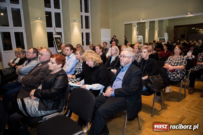 Zdjęcie w galerii na portalu naszraciborz.pl: Władysław Mołdrzyk z nagrodą animatora kultury. Hanna Banaszak na finał Palm Jazz wiadomości z regionu