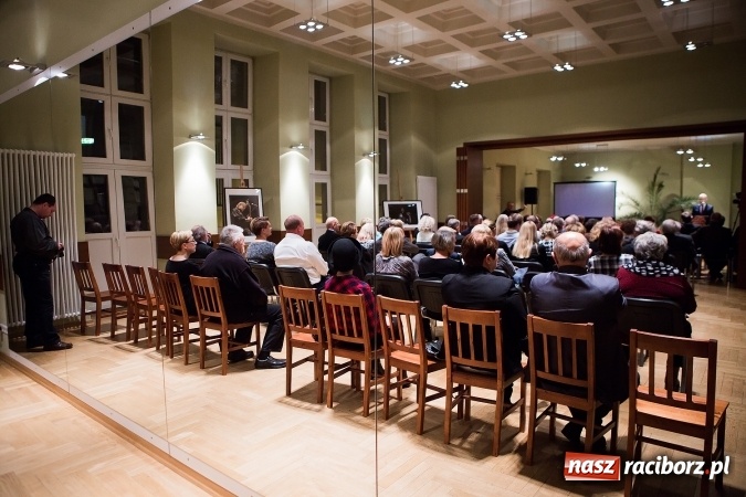 Zdjęcie w galerii na portalu naszraciborz.pl: Władysław Mołdrzyk z nagrodą animatora kultury. Hanna Banaszak na finał Palm Jazz wiadomości z regionu