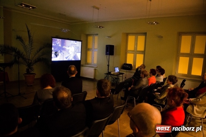 Zdjęcie w galerii na portalu naszraciborz.pl: Władysław Mołdrzyk z nagrodą animatora kultury. Hanna Banaszak na finał Palm Jazz wiadomości z regionu